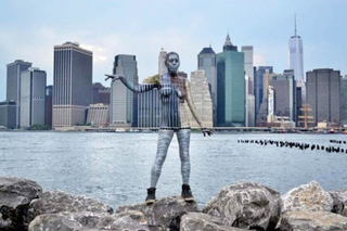 Illustration for article titled Women's bodies blend into a city's background with just bodypaint